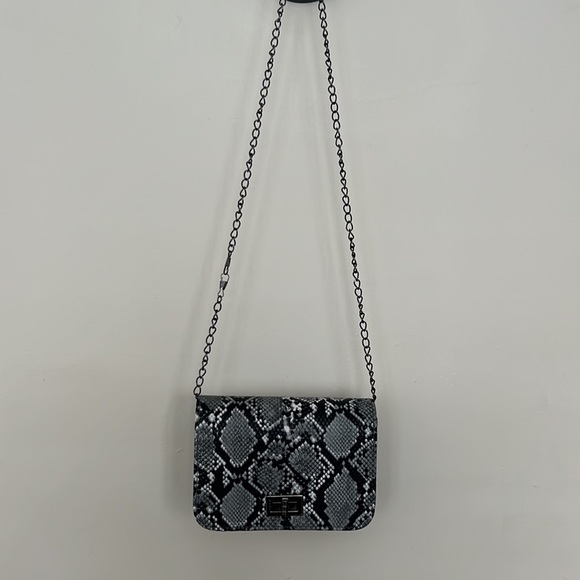 Snakeprint Crossbody Chain Bag / Clutch - Picture 6 of 6